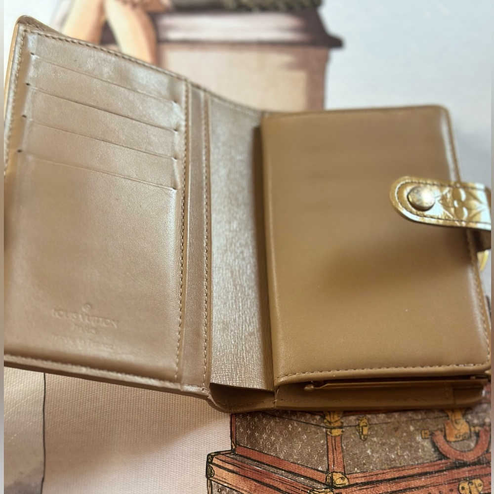 Louis Vuitton verni Kiss lock wallet - Picture 10 of 11